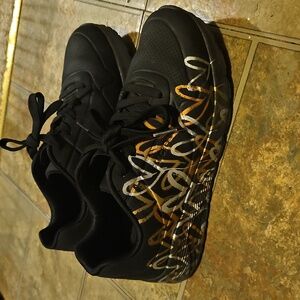 kechers Girls Uno Lite-Metallic Love Sneaker, Black/Gold, 4.5 Big Kid